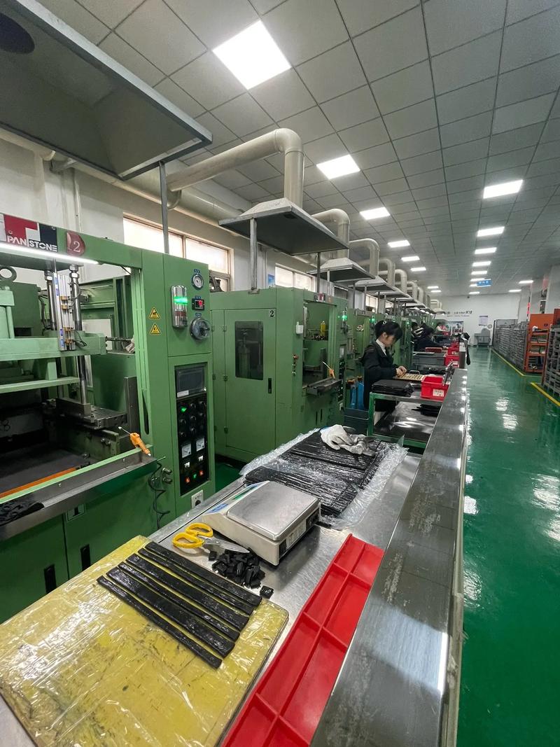 進(jìn)口密封圈生產(chǎn)#生產(chǎn)車間現(xiàn)場(chǎng) #專業(yè)生產(chǎn)廠家 #橡膠制品 #